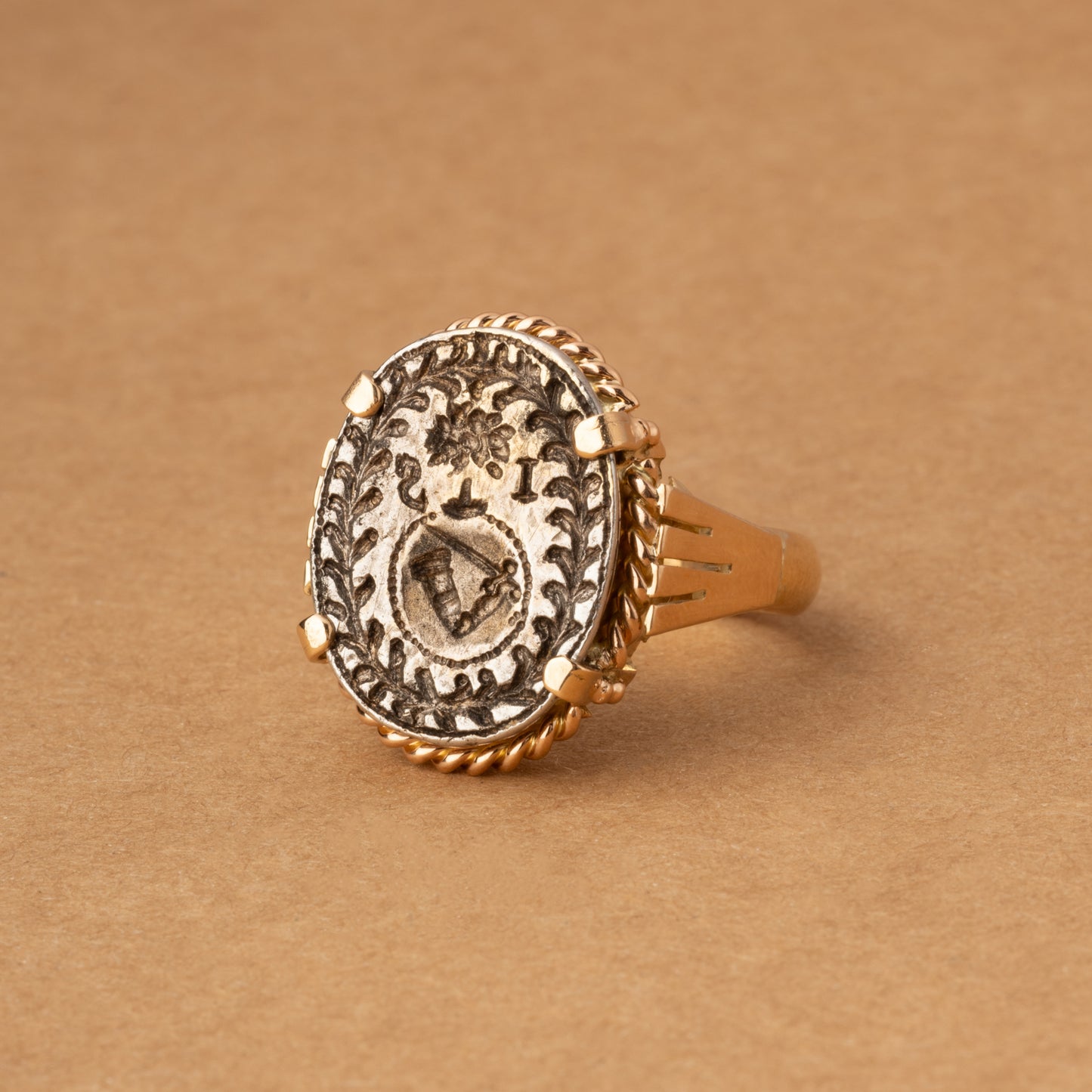 Bague cachet Dextrochère