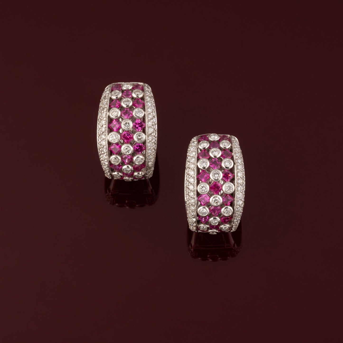 Paire de clips rubis et diamants