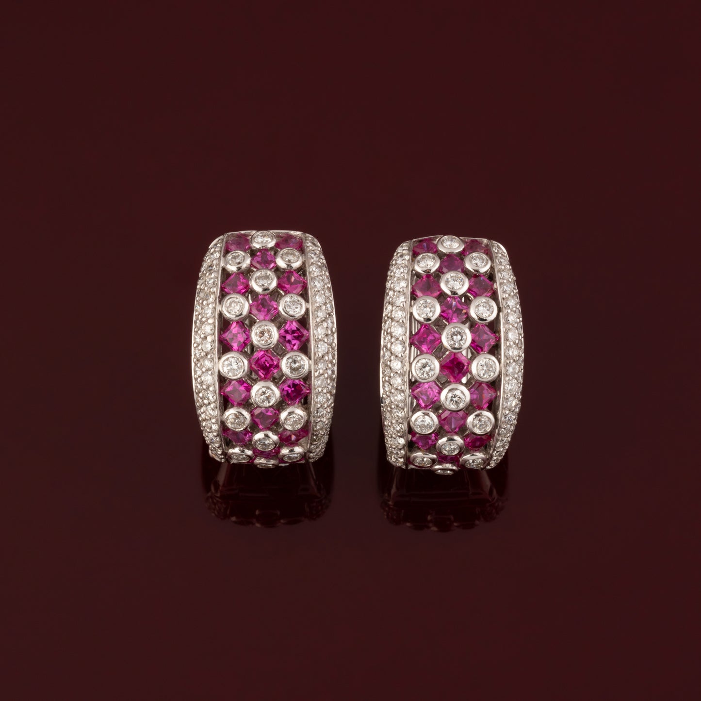Paire de clips rubis et diamants