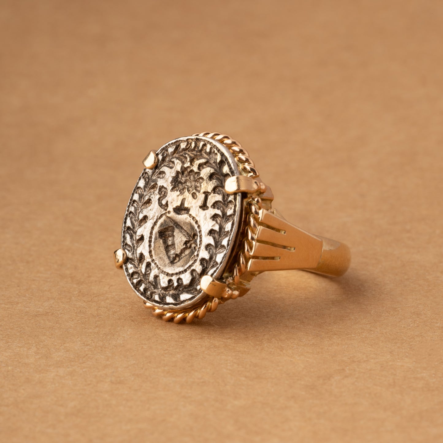 Bague cachet Dextrochère